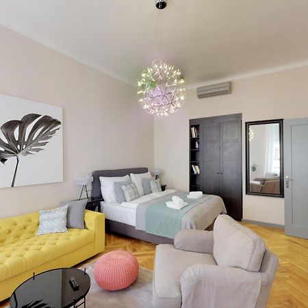 Garden Suites Residence By Tkc Praga Exterior foto
